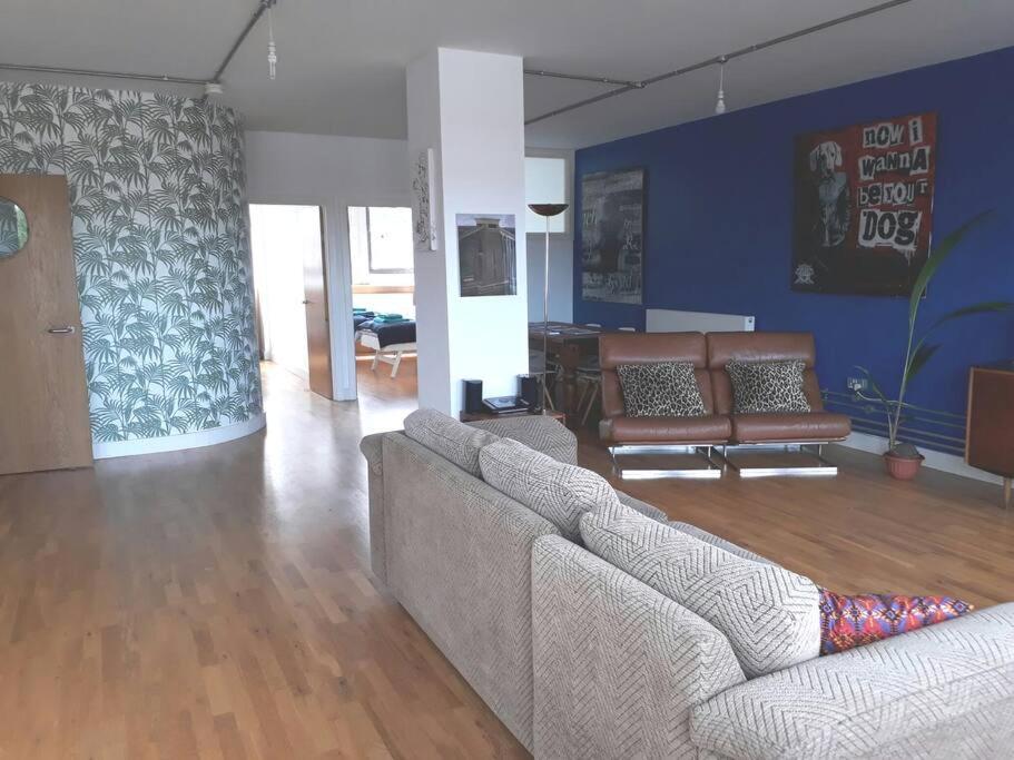Trendy, Urban Open Plan Apartment 브리스틀 외부 사진